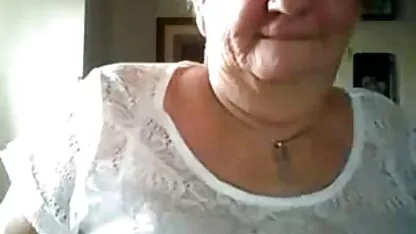 Il a vu la jeune fille regarder des vidéos de sexe