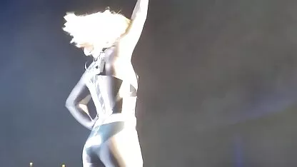 Les vêtements Britney spears ne fonctionnent pas à las vegas porno avec les animaux