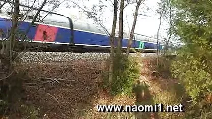 Naomi1 pipe sur une route côté porno francais pere et fille