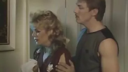 Femme regret recroquevillé sexe dans le film porbn camera cachée voyeur