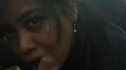 Fille, asiatique, Maman, Femme, dans une voiture de stationnement gays video gratuit
