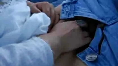 Étrange homme et asiatique de femme sur un bus ayant des rapports sexuels films gratuits porno
