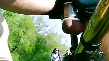 Deux chats sur le haut de la moto . extrait film porno italien