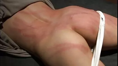 Esclave femme est fouettée par sadique garde massage hotel porno