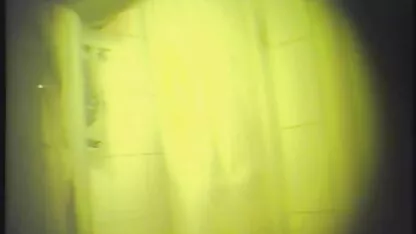 Femme masturbation dans la salle de bain sex xxxl arabe