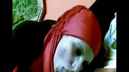 Arabe avec hijab grand rouge video amateur voyeur