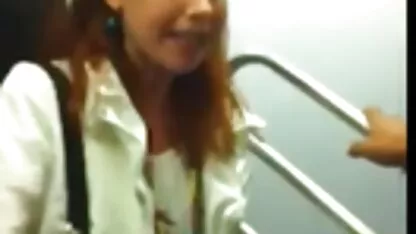 Pas de femme blonde très contrariée dans le video femmes noires nues