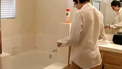 Très poilu pointu tit Indien fille dans la salle de bain  porno hd story
