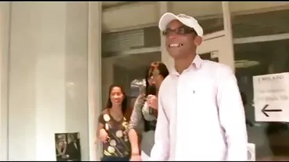 Avec un grand pénis en public porn gabon
