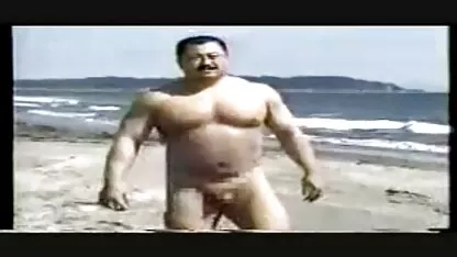 Ours japonais là-bas sur la plage., sexe video amateur français