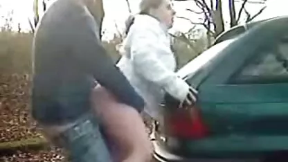 Arrête la voiture pour baiser. video hard viol