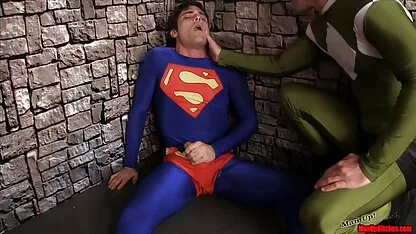 Superman soumet 2 gay Branlette lycra Spandex Domination pronos xxx