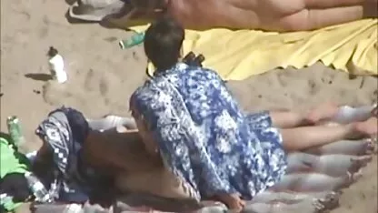 Deux couples sur la plage, squirtsex
